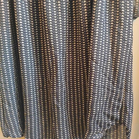 LC Lauren Conrad Black and White Flutter Sleeve Blouse - Picture 4 of 11